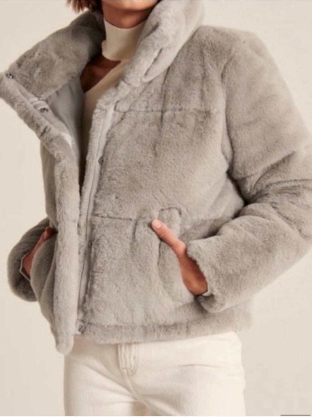 Abercrombie & Fitch Women’s Faux Fur Mini Puffer Jacket Light Gray Size S - Picture 2 of 7